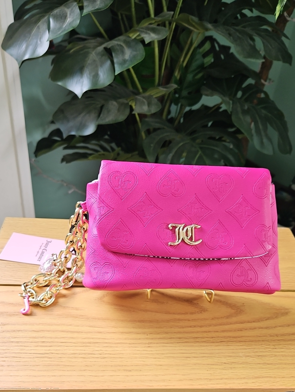 NWT Juicy Couture Rasberry Tart Mini Wristlet Bag With Charms.